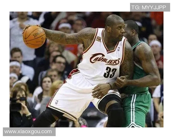 希腊小鲨鱼与霍华德的激烈对决谁将成为篮球场上的赢家